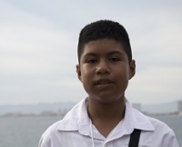 Fredy festeja el Día del Niño haciendo lo que más le gusta: tocar y cantar