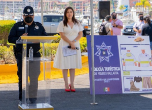 Residentes de Marina Vallarta realizan aportación para uniformes a Seguridad Ciudadana