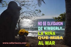 No olvidaron a Kimberly, la niña que mira al mar; en su aniversario luctuoso, le llevaron muchos girasoles y veladoras