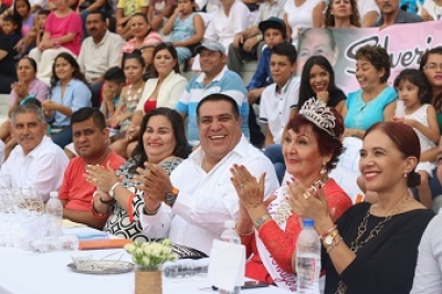 Coronan a Rebeca Rodríguez como Reina Municipal de la Tercera Edad 2016