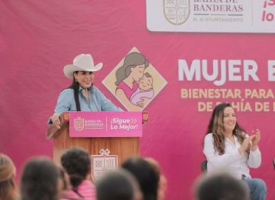 Otorga alcaldesa Mirtha Villalvazo 209 cheques de la 4ta entrega del programa &quot;Bienestar para las Mujeres de Bahía de Banderas&quot;