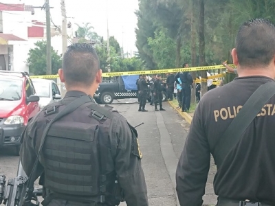 Sicarios acribillan a cuatro policías municipales en Loma Dorada en Guadalajara