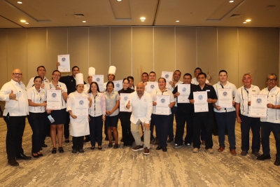 Eleva Puerto Vallarta su posicionamiento con entrega de distintivos de alta calidad y gastronomía de alto nivel