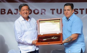 Recibe Eddy Reynoso las llaves de la ciudad