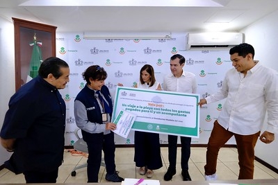 Reconocen a María Guadalupe Álvarez Gallegos como Conductora Modelo de junio