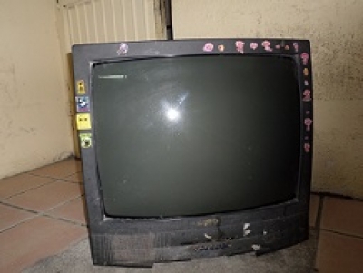 Robó un tv viejo y lo atraparon
