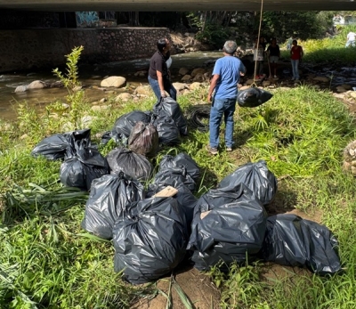 Gobierno Municipal de Vallarta retira media tonelada de basura del río Cuale