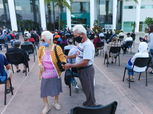 Todo listo para segunda dosis de vacuna contra Covid-19 a adultos mayores de PV mañana martes