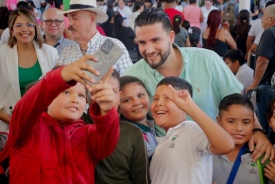 Arranca con todo la entrega de tablets a estudiantes vallartenses