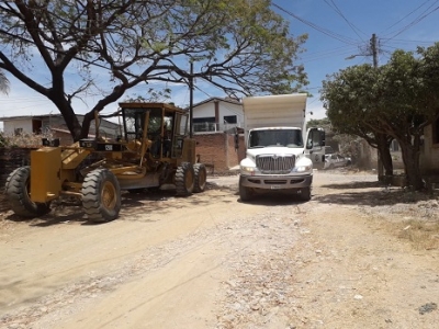 Rehabilitan calles en mal estado de diferentes colonias de PV