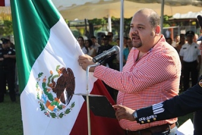 Abandera Ramón Guerrero a escuelas de educación básica