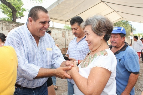 Anuncia alcalde a vecinos más obras de calidad