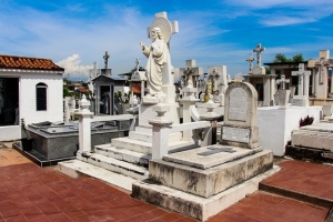 Por disposición oficial cerrarán cementerios municipales en PV