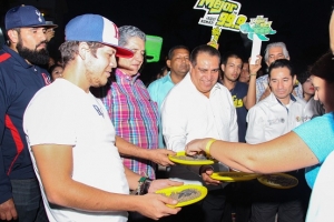 Reconoce alcalde labor social del cantante Remmy Valenzuela