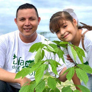 Siembran 200 árboles en jornada de reforestación en Bahía