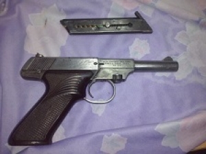 Amenazó a su mujer e hijastra con una pistola