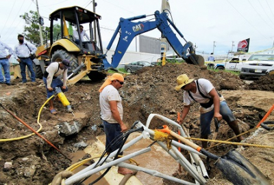 Atiende SEAPAL reparación de línea principal de su sistema de distribución; continuará falta de agua en 90 colonias