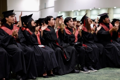 "Puerto Vallarta cree en ustedes": arquitecto Luis Munguía acompaña graduación de la Preparatoria Regional