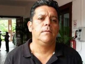 Arturo Dávalos, rodeado de traidores