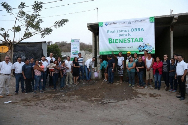 Inaugura Abarca obra de agua potable en Riviera Santo Domingo