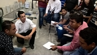 Participan ingenieros en concurso de resistencia de cilindros de concretos en el CUC