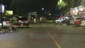 “Levantan” a una persona afuera de “La Cevichería” en Marina Vallarta