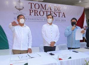 Rinde protesta el Ayuntamiento encabezado por el profesor Luis Michel