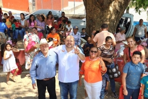 Cálido recibimiento le dan a Ramón Guerrero en Los Llanitos