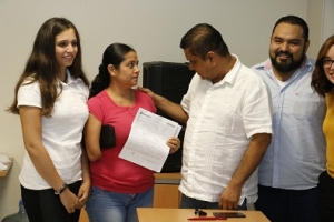 DIF Vallarta y SEDIS apoyan con becas a jóvenes indígenas