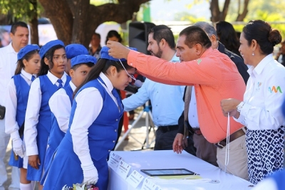 Refrenda Arturo Dávalos apoyo de su gobierno a la educación