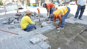 Mejoran vialidades con adoquín en la Zona Romántica