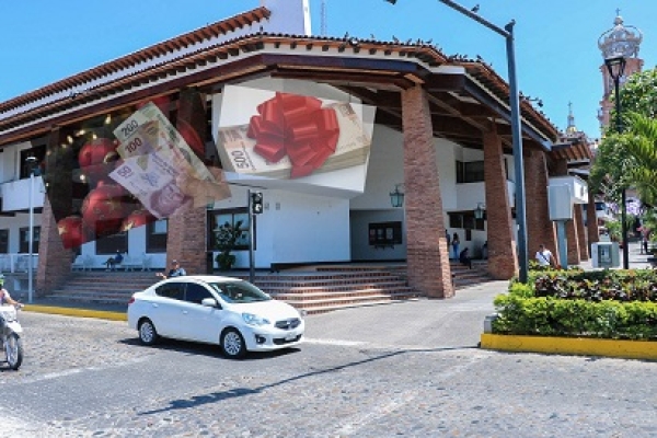 Trabajadores municipales de Puerto Vallarta gozan ya de su aguinaldo