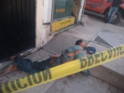 Hombre con aspecto de indigente falleció en la vía pública en la calle Exiquio Corona del Pitillal