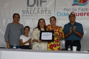 Beneficia DIF a 100 niños con el programa “Becas Padrino”
