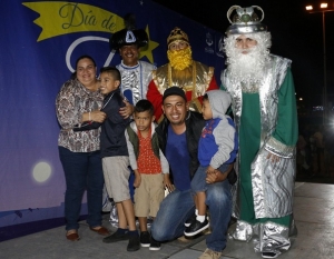 Reparten Reyes Magos alegría y diversión en Las Juntas y Pitillal