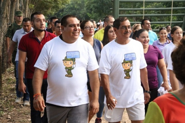 Participa Arturo Dávalos en el Paseo Dominical de la Zona Militar