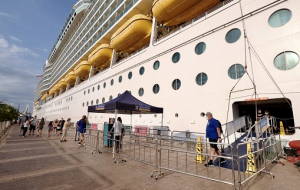 Jalisco recibe el crucero Navigator of the Seas, de Royal Caribbean, tras la pandemia por COVID-19