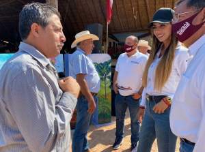 Yussara y el Prof. Michel crean acuerdos con ejidatarios del Jorullo