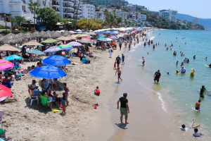Confirman calidad del agua de playas Los Muertos y Cuale