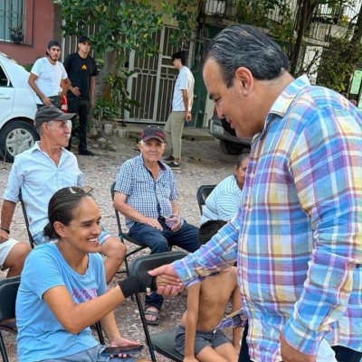 Vecinos de La Playita reciben a Juan Carlos Castro