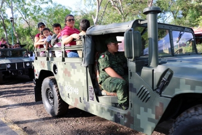 Conviven familias en el Paseo Dominical de la 41 Zona Militar