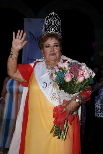 María del Carmen de Santiago, reina de los adultos mayores