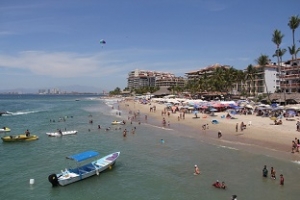 Vigilancia permanente en playas de Puerto Vallarta