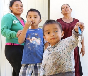 Alcalde y directores de PV bajarán su salario para apoyar con alimentos a familias