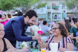 Celebran a mamás en la Delegación de Ixtapa