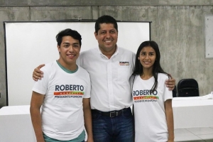 Dará Roberto González becas y ayuda a los jóvenes vallartenses para no interrumpir sus estudios