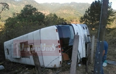 Camión de banda grupera se quedó sin frenos y se accidentó en Milpillas; hay 19 lesionados, tres graves