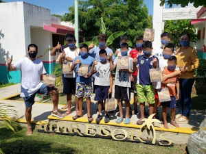 Llevan alegría a infantes del albergue Vida Nueva