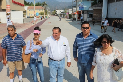 Supervisó Arturo Dávalos trabajos finales de la calle Viena