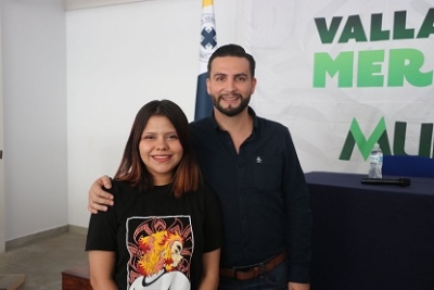 Comparte Luis Munguía sus proyectos de gobierno con jóvenes universitarios